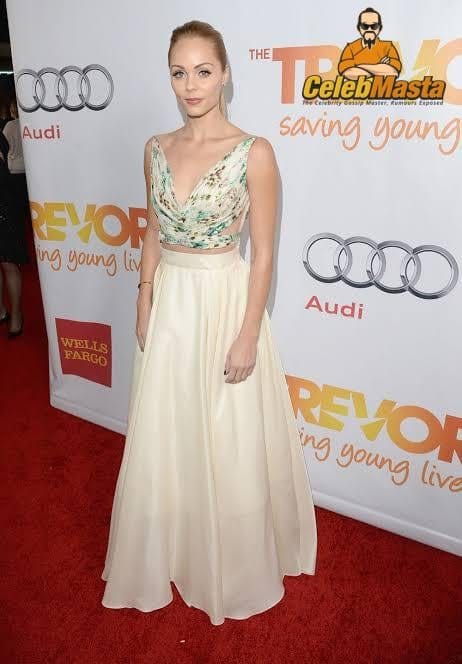 Stunning Laura Vandervoort Red Carpet Photo-shoots photo 19