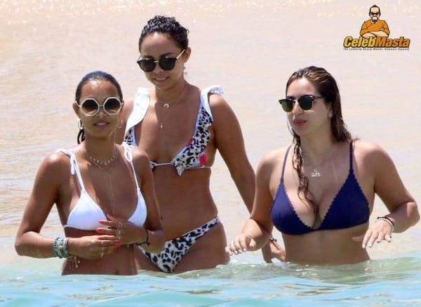 Stunning Lais Ribeiro Bikini Pictures photo 16