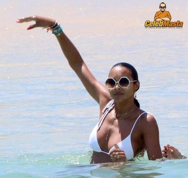 Stunning Lais Ribeiro Bikini Pictures photo 20