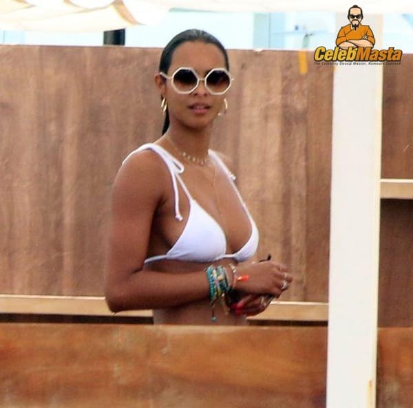 Stunning Lais Ribeiro Bikini Pictures photo 29