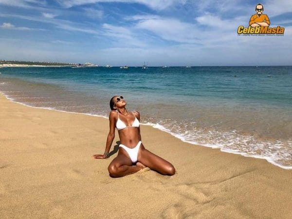 Stunning Lais Ribeiro Bikini Pictures photo 38