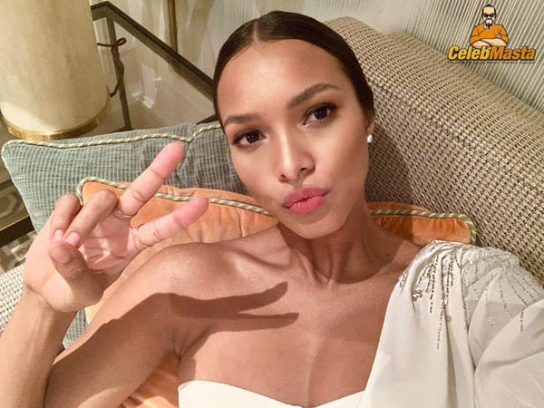 Cute Lais Ribeiro Selfies From Instagram photo 9