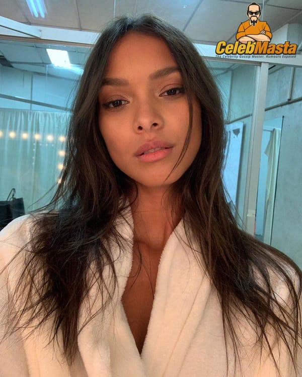 Cute Lais Ribeiro Selfies From Instagram photo 11