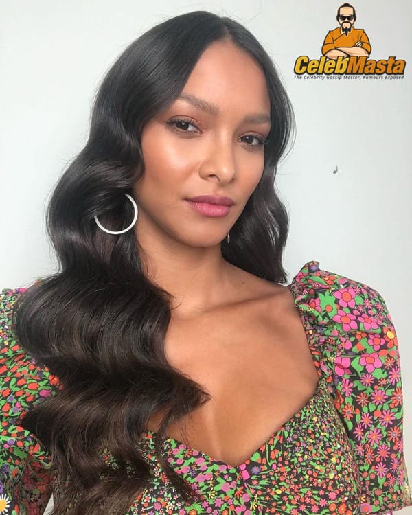 Cute Lais Ribeiro Selfies From Instagram photo 13
