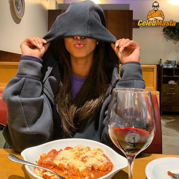 Cute Lais Ribeiro Selfies From Instagram photo 15