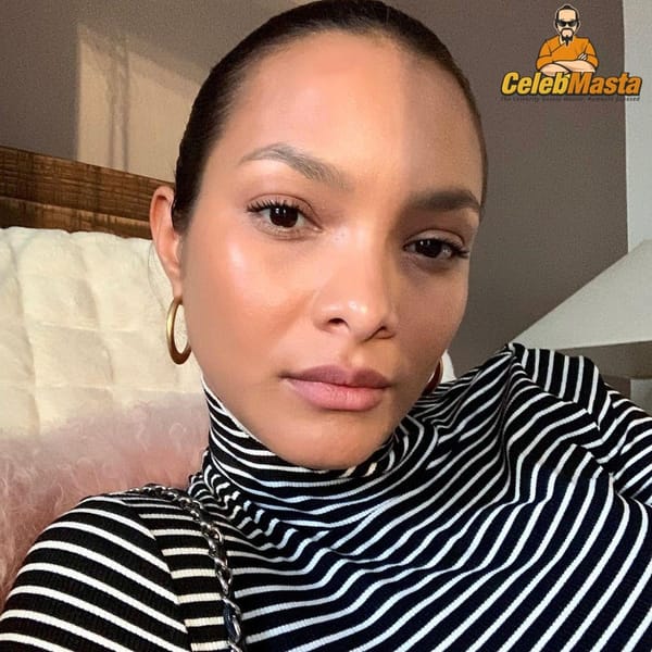 Cute Lais Ribeiro Selfies From Instagram photo 17