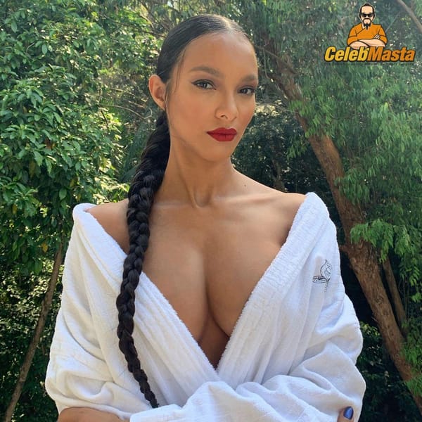 Cute Lais Ribeiro Selfies From Instagram photo 27