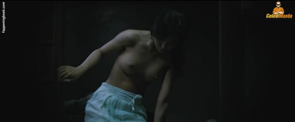 Hot Kim Tae-Ri Tits Photos photo 1