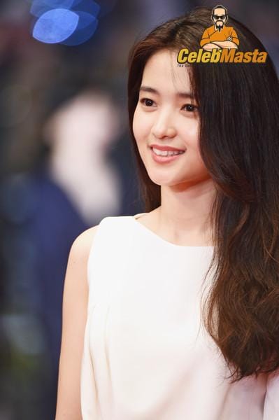 Various Kim Tae-Ri Red Carpet Photo-shoots photo 1