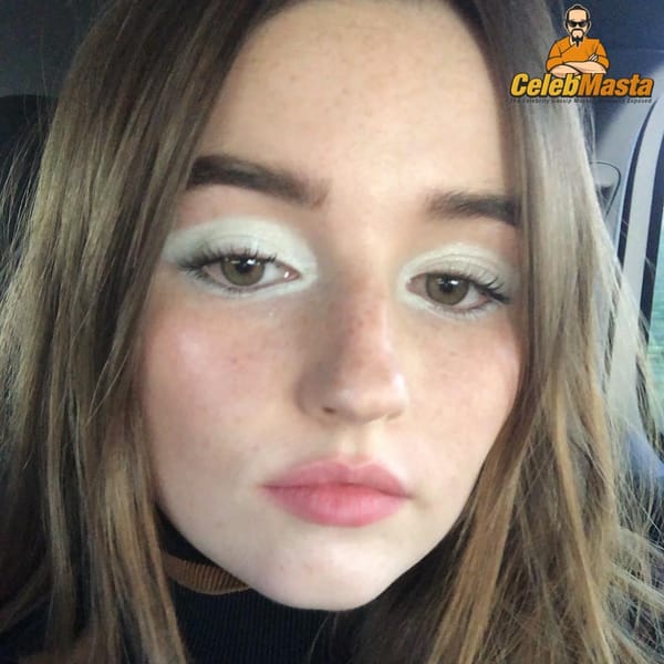 Beautiful Kaitlyn Dever Social Media Selfies photo 5