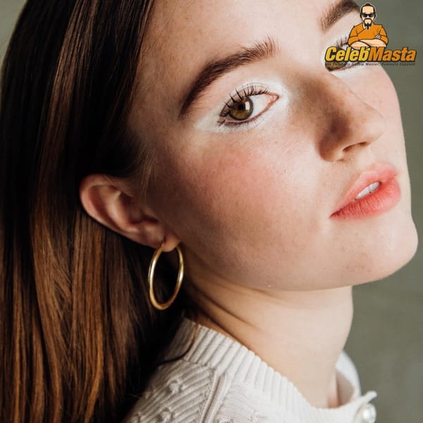 Beautiful Kaitlyn Dever Social Media Selfies photo 10