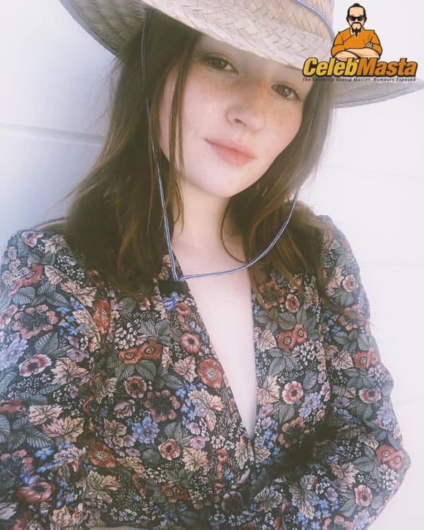Beautiful Kaitlyn Dever Social Media Selfies photo 14
