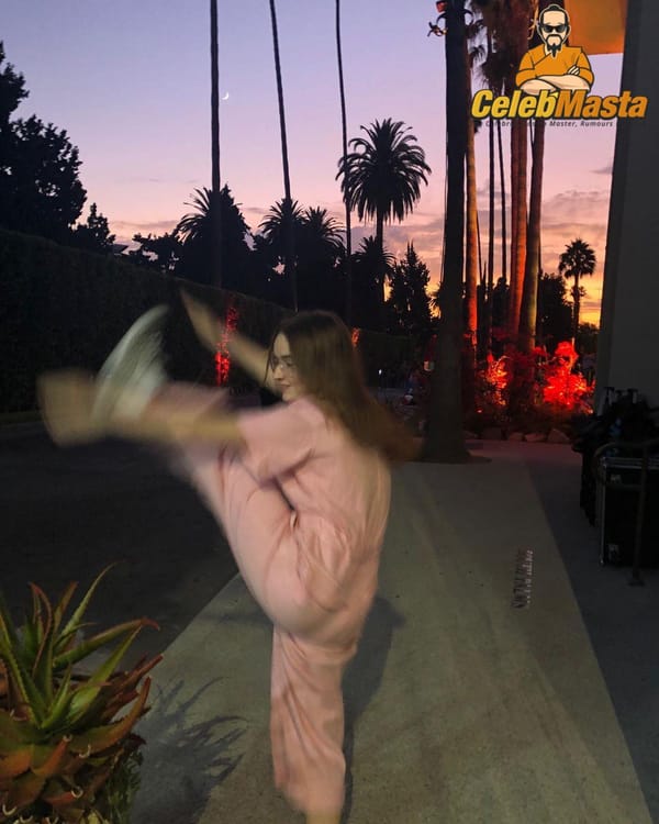 Beautiful Kaitlyn Dever Social Media Selfies photo 18
