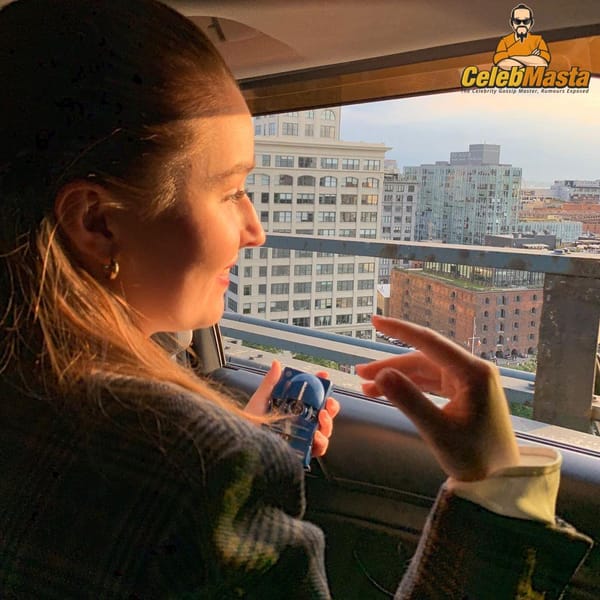 Beautiful Kaitlyn Dever Social Media Selfies photo 26