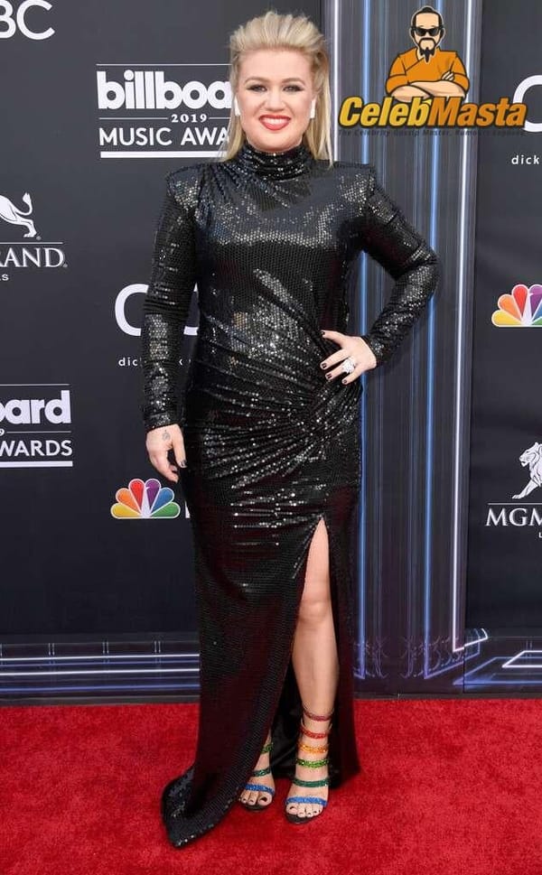 Various Kaitlyn Dever Red Carpet Sightings photo 10