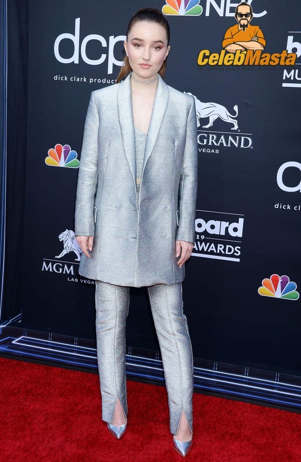 Various Kaitlyn Dever Red Carpet Sightings photo 15