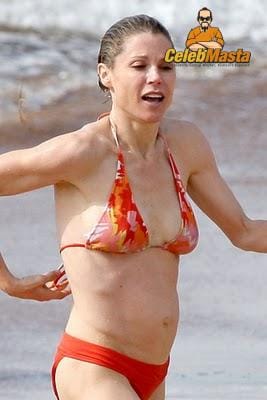 Julie Bowen Bikini Pics Surfaced photo 9