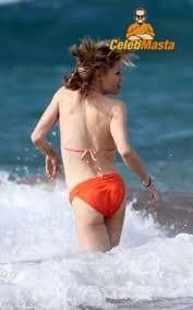 Julie Bowen Bikini Pics Surfaced photo 10