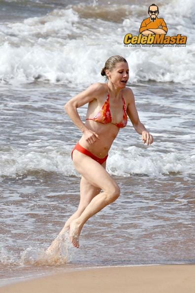 Julie Bowen Bikini Pics Surfaced photo 11