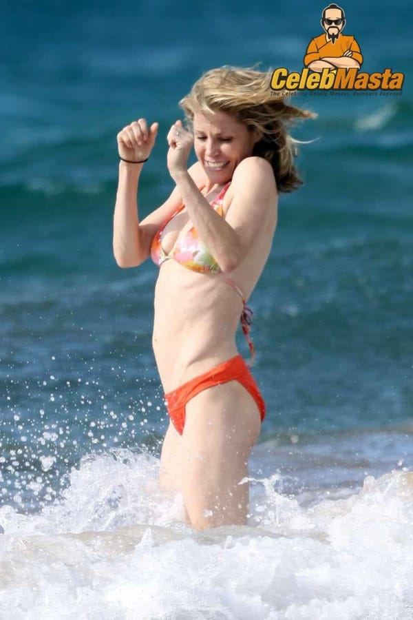 Julie Bowen Bikini Pics Surfaced photo 14