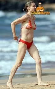 Julie Bowen Bikini Pics Surfaced photo 18
