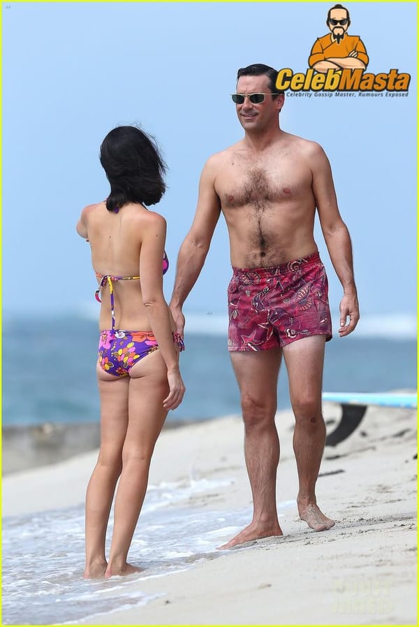 Jessica Pare Bikini Pictures Exposed photo 14