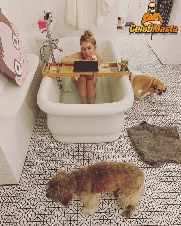 Various Jennifer Holland Instagram Selfies photo 6