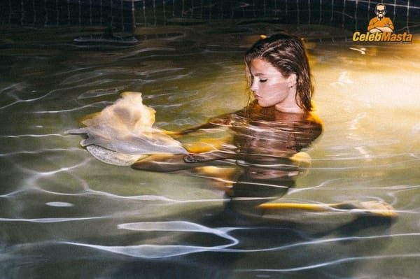 Jennifer Akerman Photo Collection photo 2