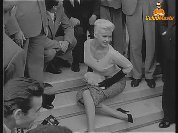Cute Jayne Mansfield Paparazzi & Public Photo-shoots photo 9