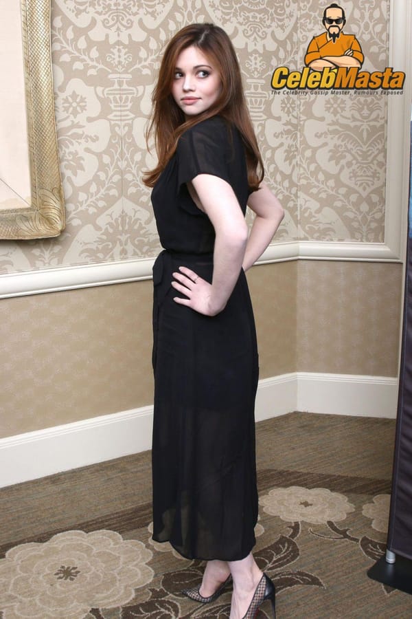 India Eisley Cleavage & Boobs Photos During Conference photo 3