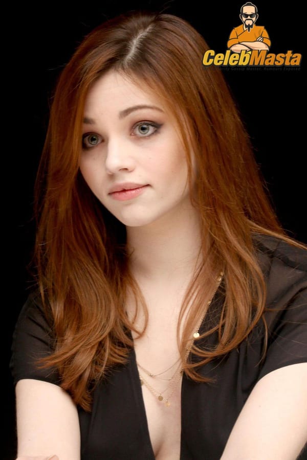 India Eisley Cleavage & Boobs Photos During Conference photo 7