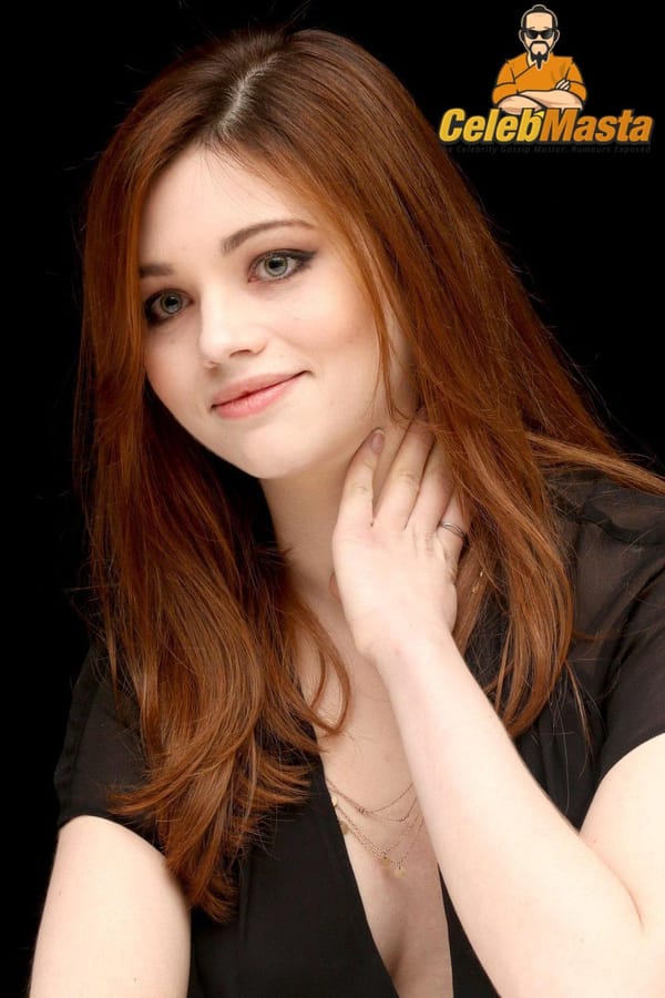 India Eisley Cleavage & Boobs Photos During Conference photo 9