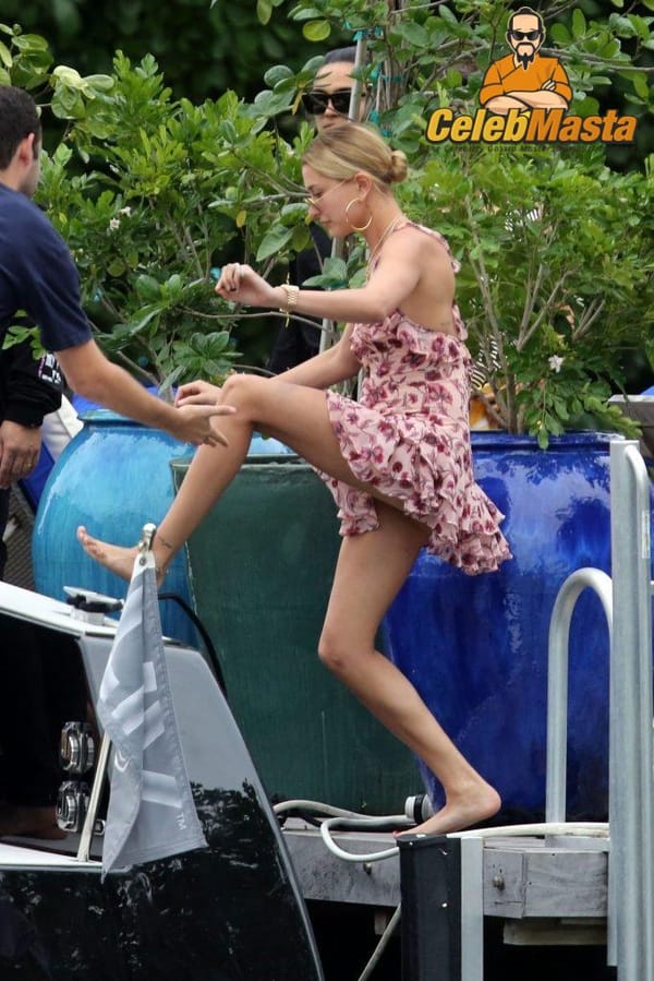 Paparazzi Hailey Baldwin Up-Skirt Pics photo 1