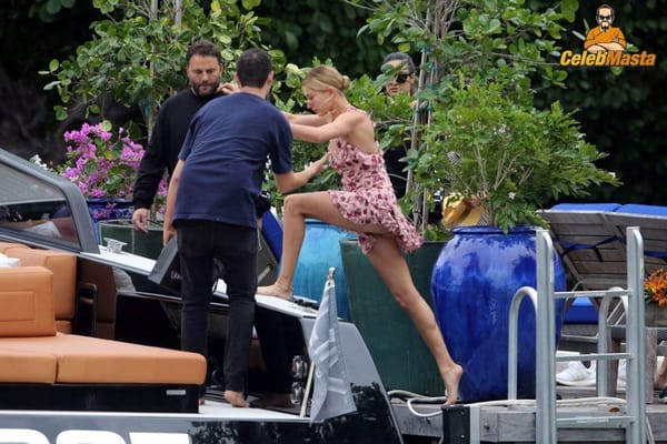 Paparazzi Hailey Baldwin Up-Skirt Pics photo 5