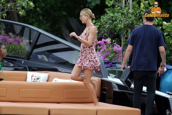 Paparazzi Hailey Baldwin Up-Skirt Pics photo 7