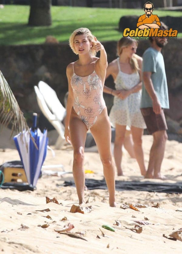 Hailey Baldwin Wedgie Bikini Exposing Nipples Pics photo 11
