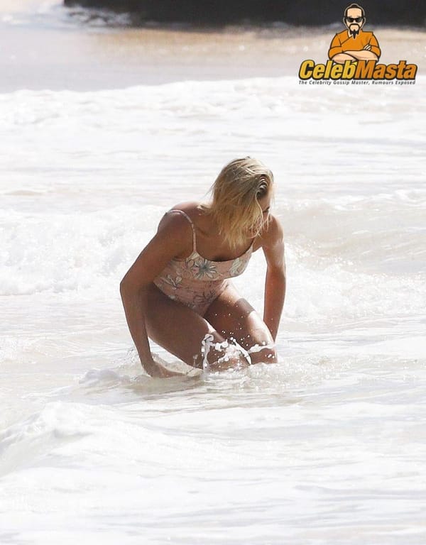 Hailey Baldwin Wedgie Bikini Exposing Nipples Pics photo 55