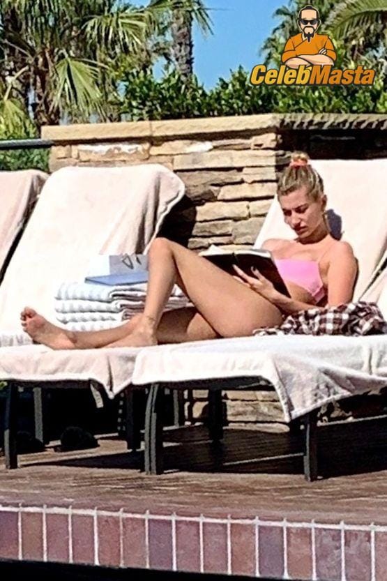 Homemade Selfies Of Hailey Baldwin At Pool Party photo 6