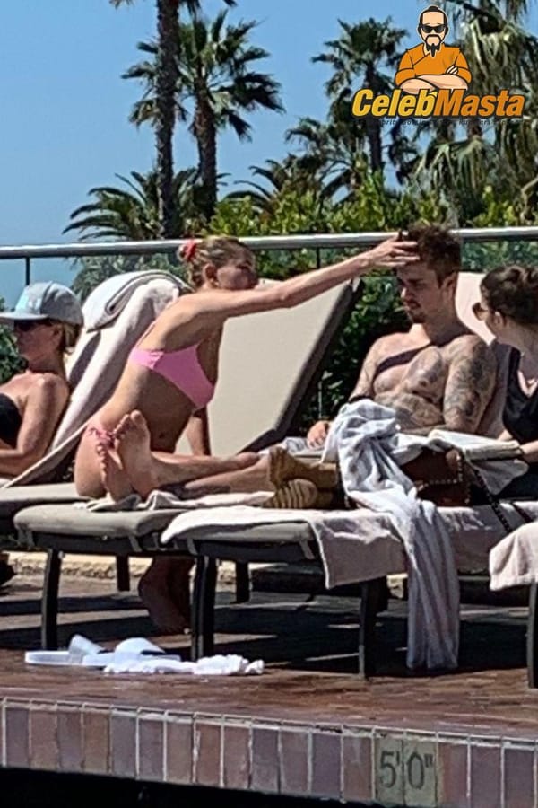 Homemade Selfies Of Hailey Baldwin At Pool Party photo 8