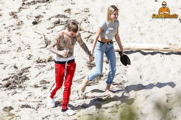 Homemade Selfies Of Hailey Baldwin At Pool Party photo 28