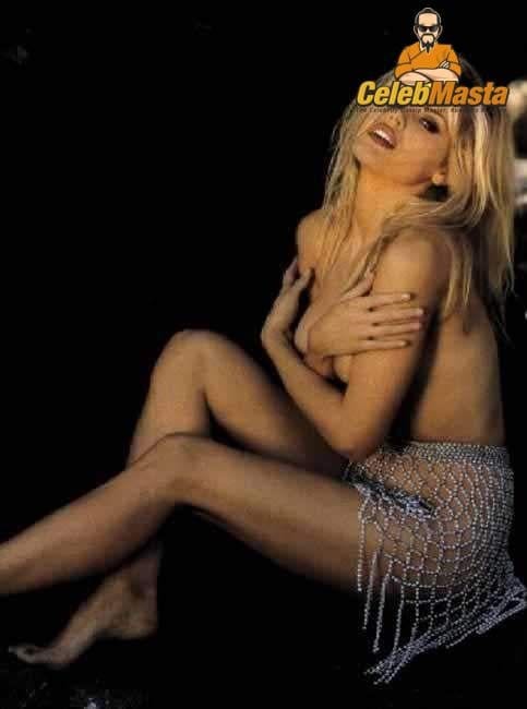Vacation Photos Caught by Paparazzi of Gena Lee Nolin Exposing Her Self in Topless Bikini photo 17