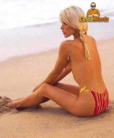 Vacation Photos Caught by Paparazzi of Gena Lee Nolin Exposing Her Self in Topless Bikini photo 19
