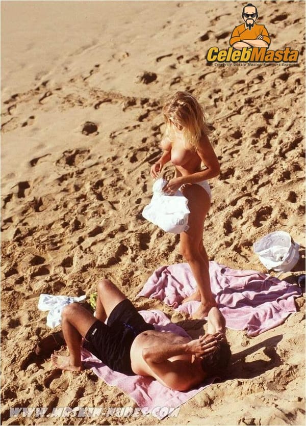 Vacation Photos Caught by Paparazzi of Gena Lee Nolin Exposing Her Self in Topless Bikini photo 23
