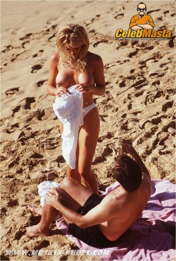 Vacation Photos Caught by Paparazzi of Gena Lee Nolin Exposing Her Self in Topless Bikini photo 25