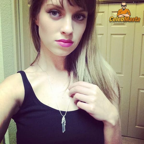 Barbara Dunkelman Tits & Cleavage Pics Exposed photo 7