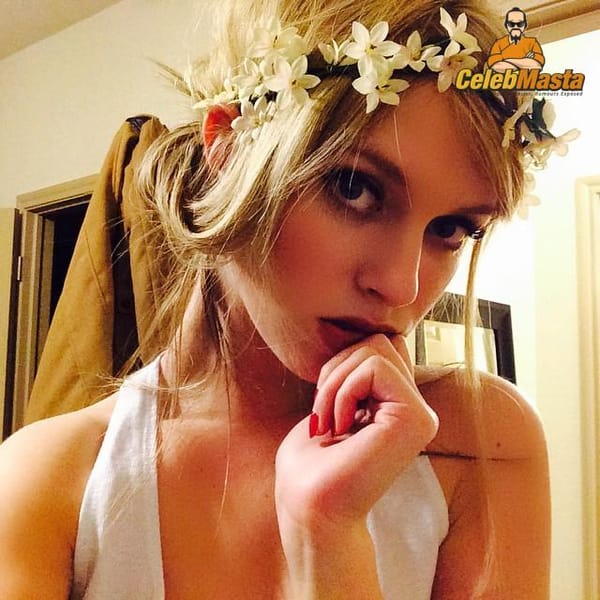 Barbara Dunkelman Tits & Cleavage Pics Exposed photo 8