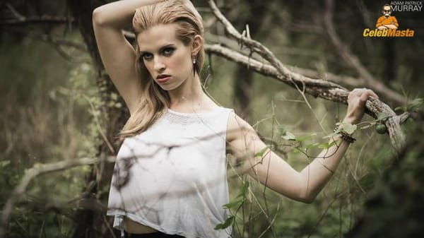 Barbara Dunkelman Tits & Cleavage Pics Exposed photo 10
