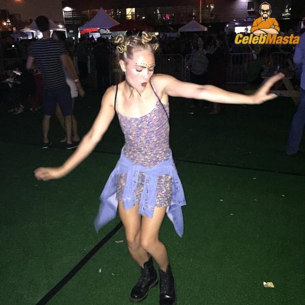 AnnaSophia Robb Boobs and Nipples Photos photo 6