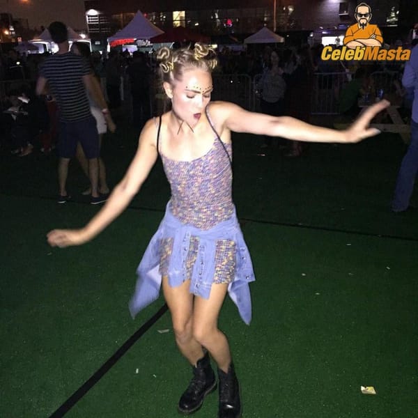 AnnaSophia Robb Boobs and Nipples Photos photo 7