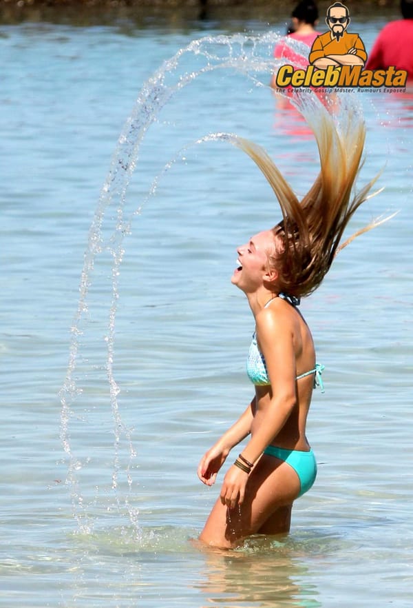Curve AnnaSophia Robb Bikini Body Pics photo 6